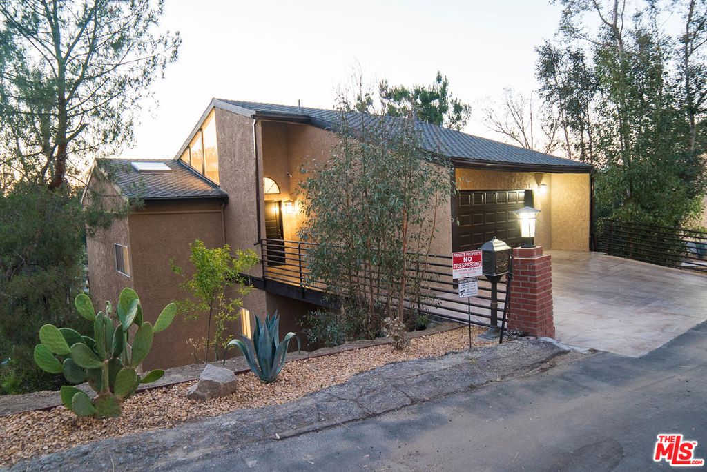 5163 Baza Ave